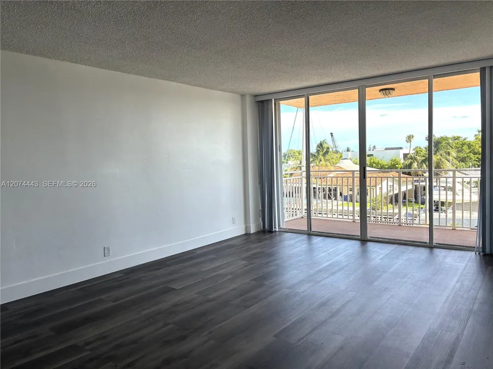 2450 NE 135th St #209 North Miami, FL 33181