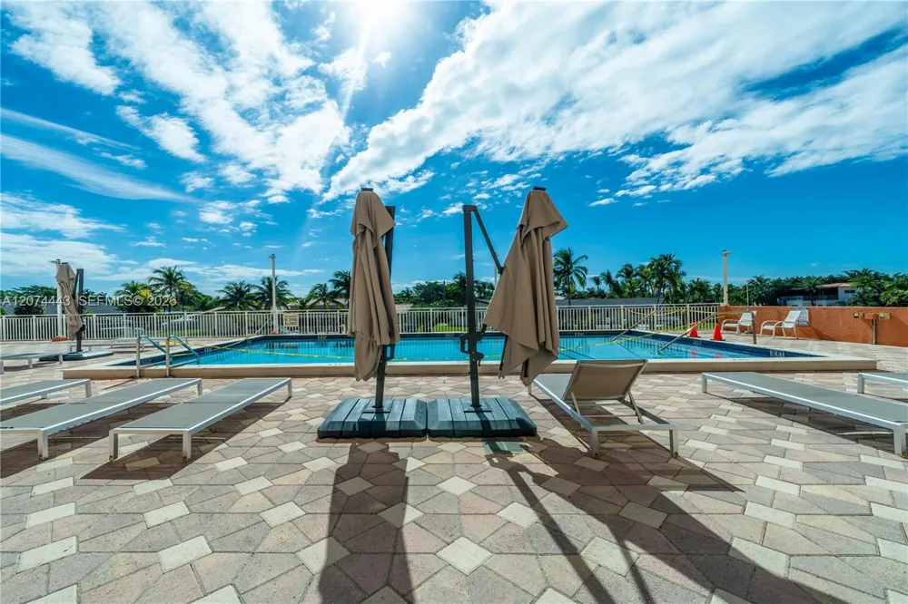 2450 NE 135th St #209 North Miami, FL 33181
