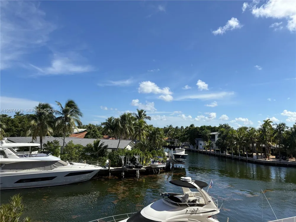 2450 NE 135th St #209 North Miami, FL 33181