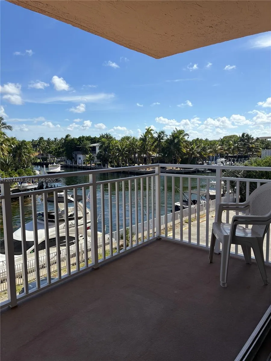 2450 NE 135th St #209 North Miami, FL 33181