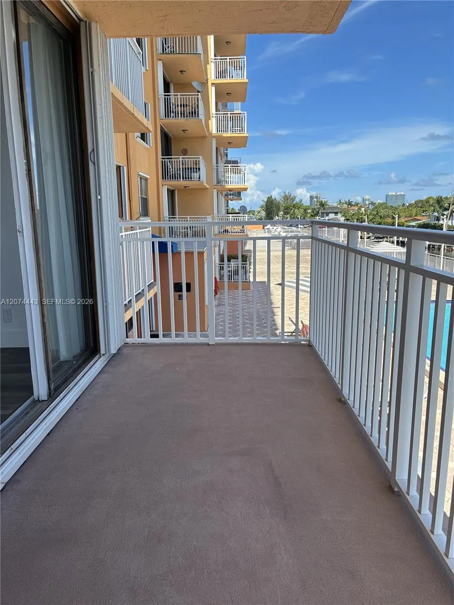 2450 NE 135th St #209 North Miami, FL 33181