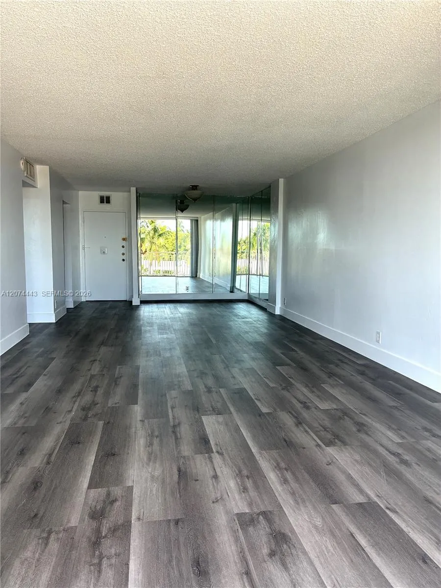2450 NE 135th St #209 North Miami, FL 33181