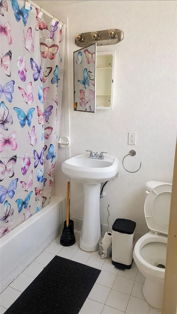 301 NW 84th St #301 Miami, FL 33150