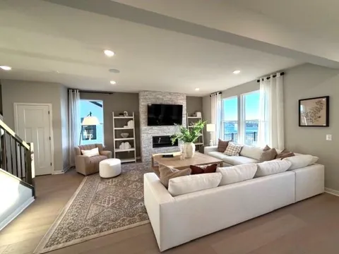 1572 Norbert Lane