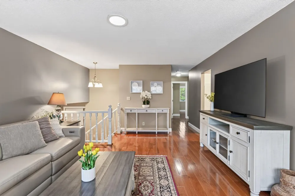2048 17th Avenue E North Saint Paul, MN 55109