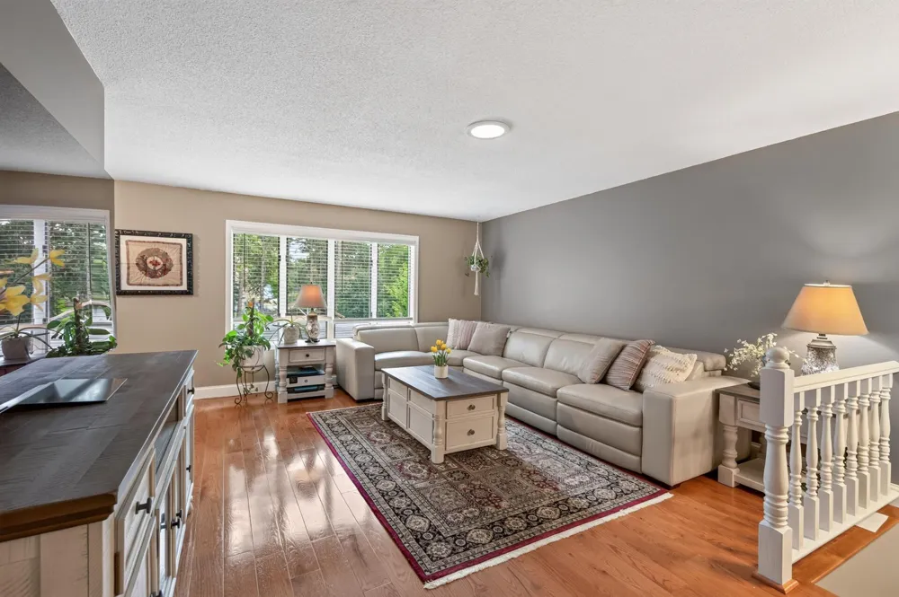 2048 17th Avenue E North Saint Paul, MN 55109