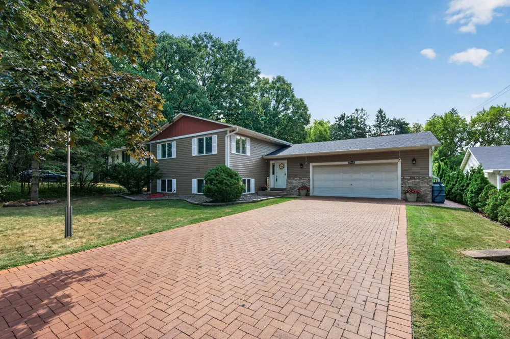 2048 17th Avenue E North Saint Paul, MN 55109