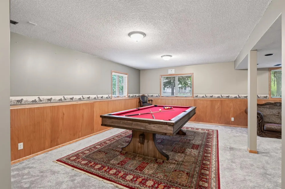 2048 17th Avenue E North Saint Paul, MN 55109