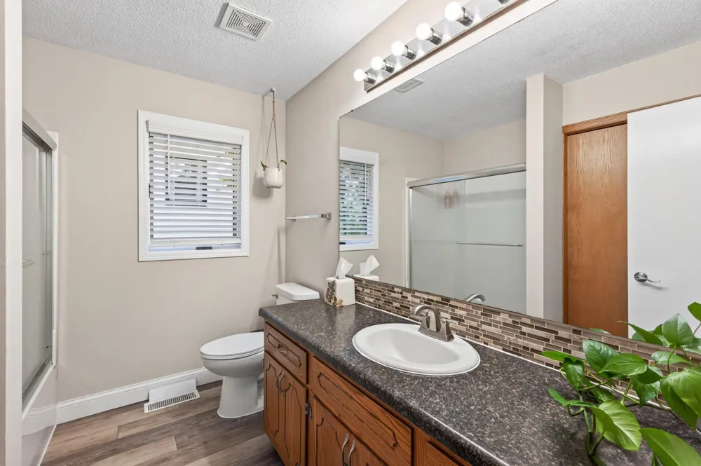 2048 17th Avenue E North Saint Paul, MN 55109