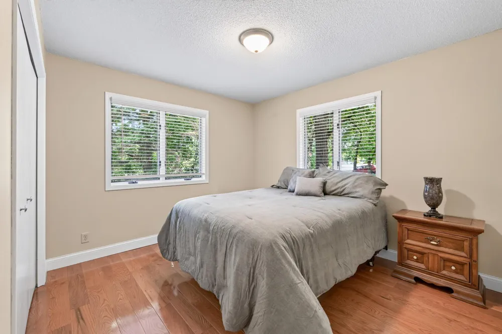 2048 17th Avenue E North Saint Paul, MN 55109