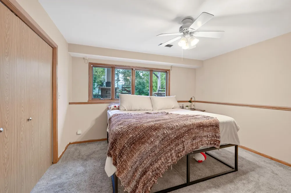 2048 17th Avenue E North Saint Paul, MN 55109