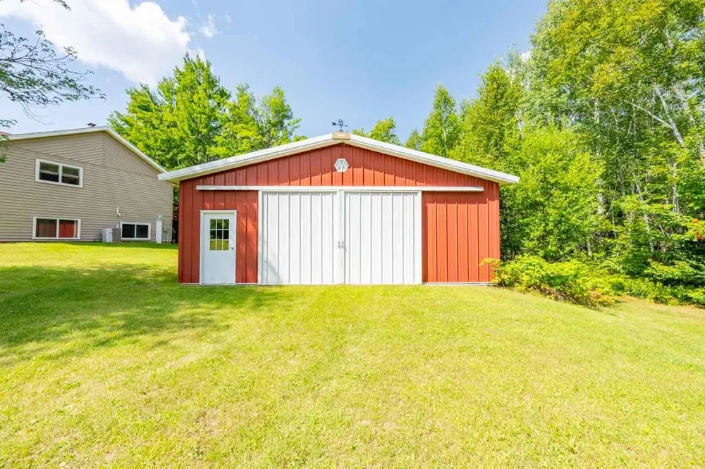 9225 Merrill Road Hibbing, MN 55746
