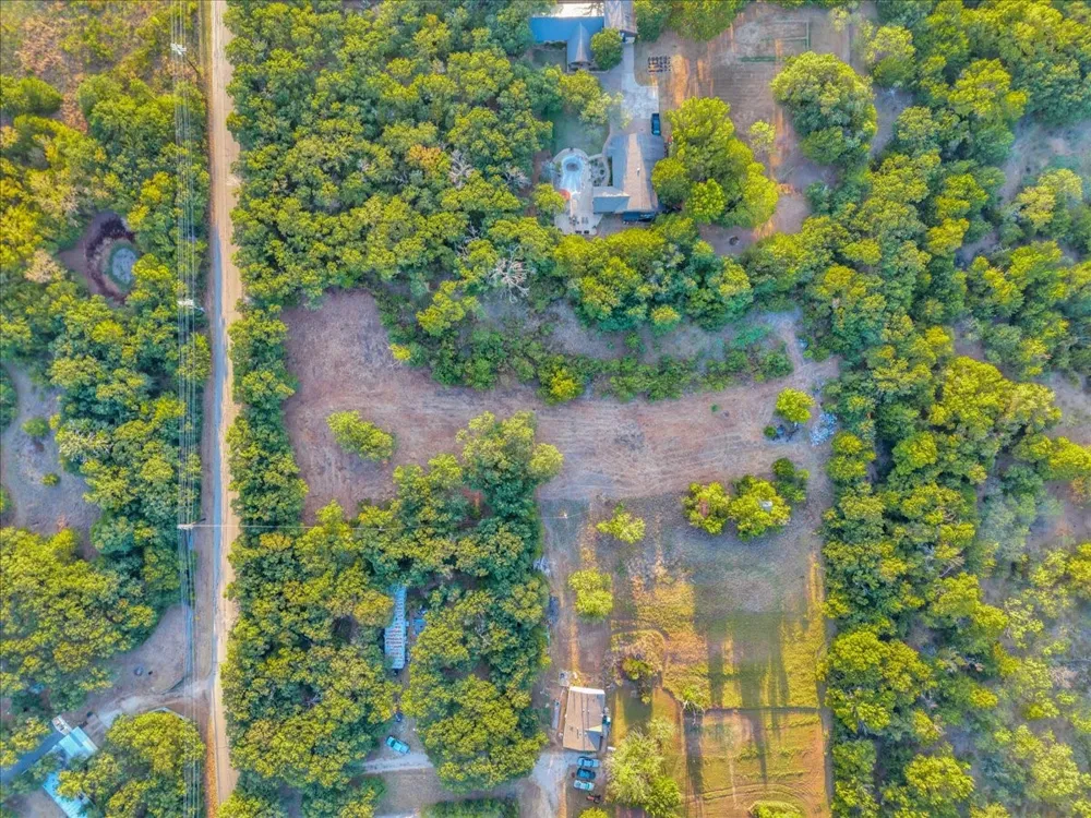 1709 Fox Lane Burleson, TX 76028