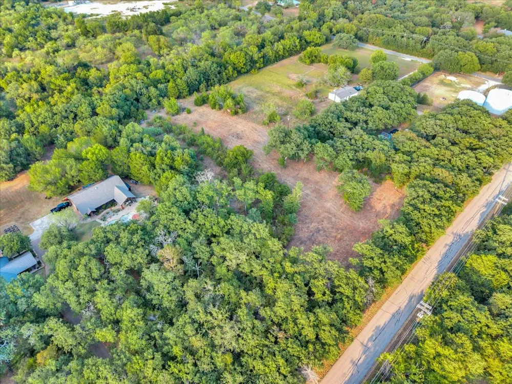 1709 Fox Lane Burleson, TX 76028