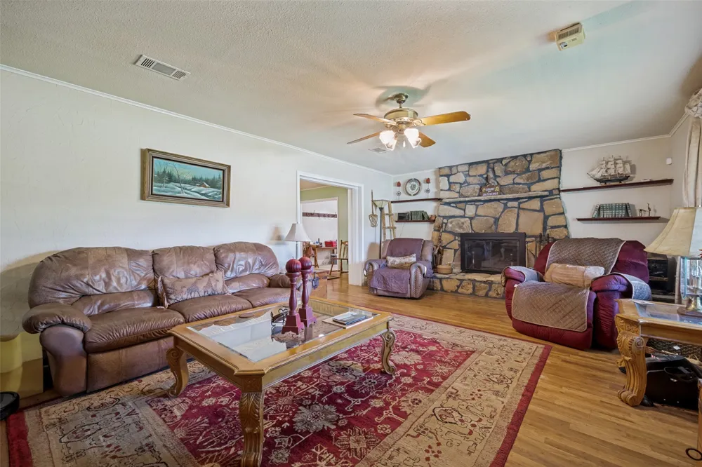 117 County Road 2646 Decatur, TX 76234