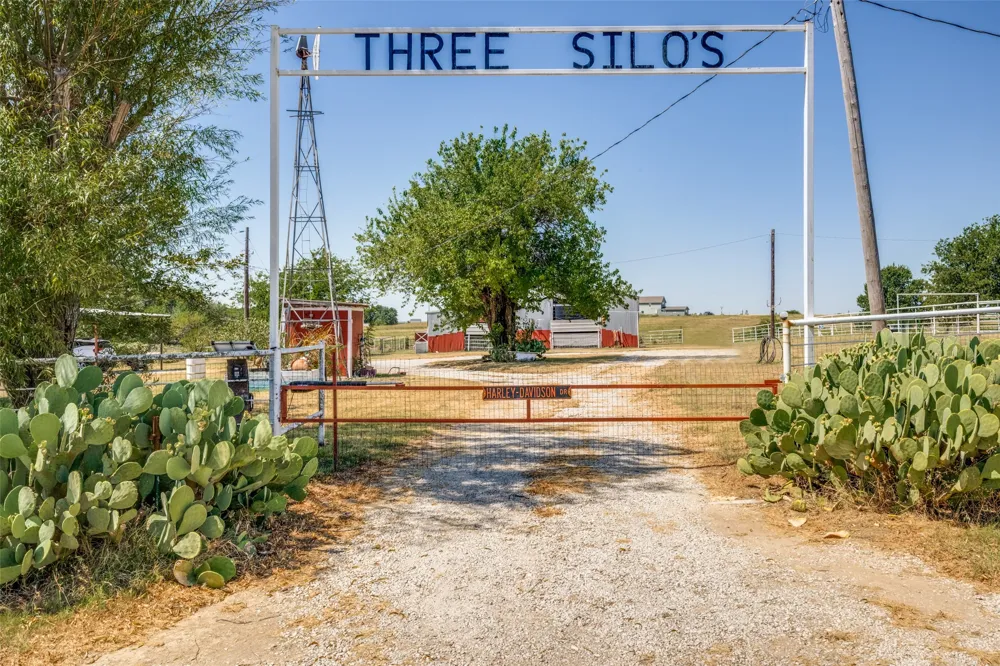 117 County Road 2646 Decatur, TX 76234