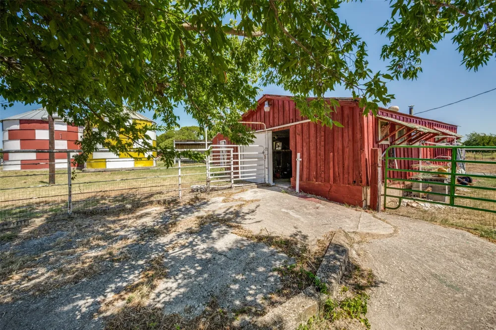 117 County Road 2646 Decatur, TX 76234