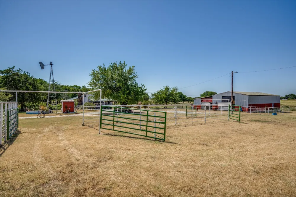 117 County Road 2646 Decatur, TX 76234