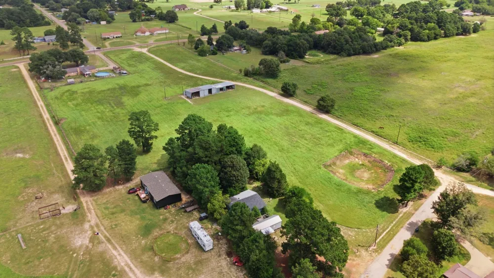 813 El Camino Drive Grapeland, TX 75844