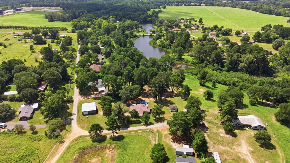 813 El Camino Drive Grapeland, TX 75844