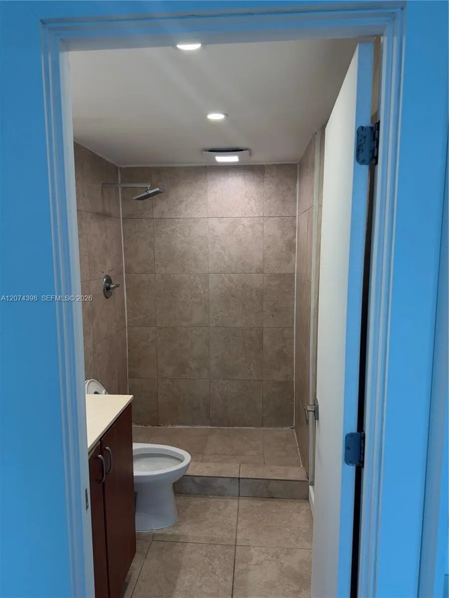 7501 E Treasure Dr #6K North Bay Village, FL 33141