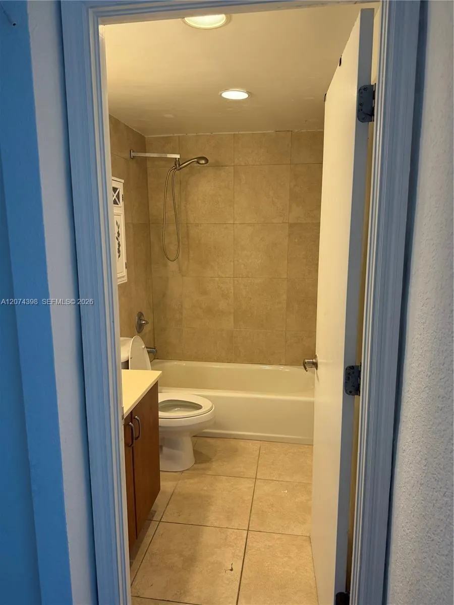 7501 E Treasure Dr #6K North Bay Village, FL 33141