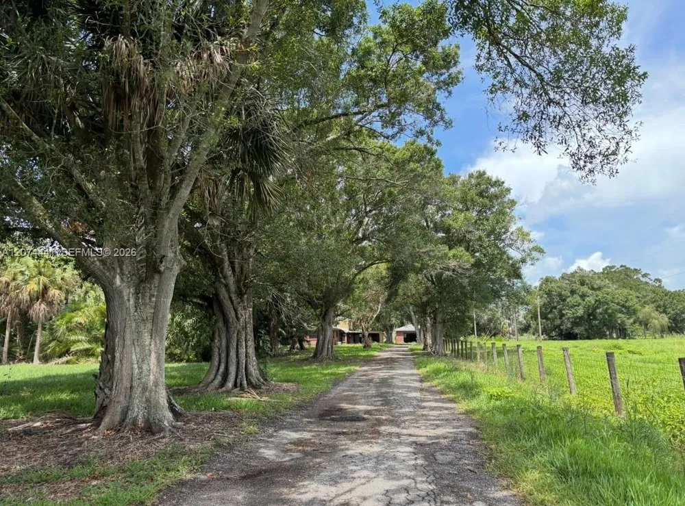 375 County Road 720 Clewiston, FL 33440