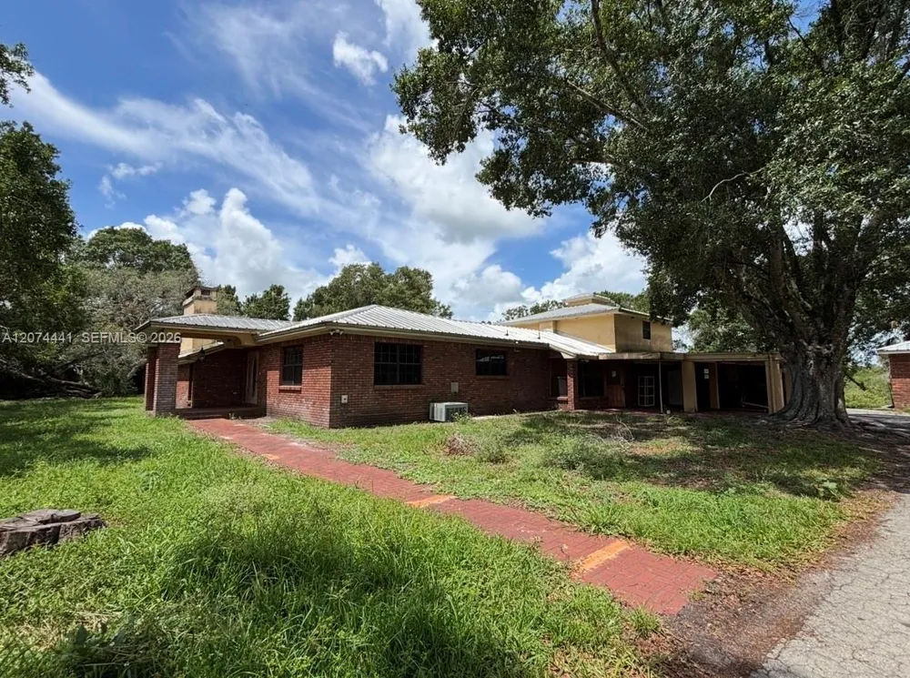 375 County Road 720 Clewiston, FL 33440