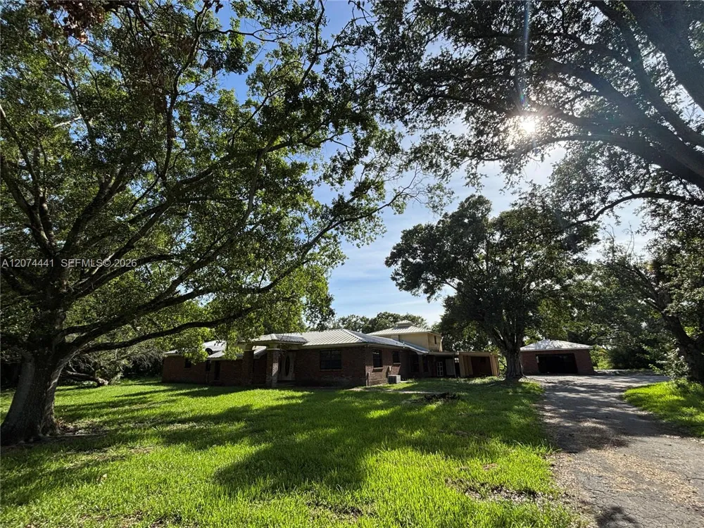 375 County Road 720 Clewiston, FL 33440