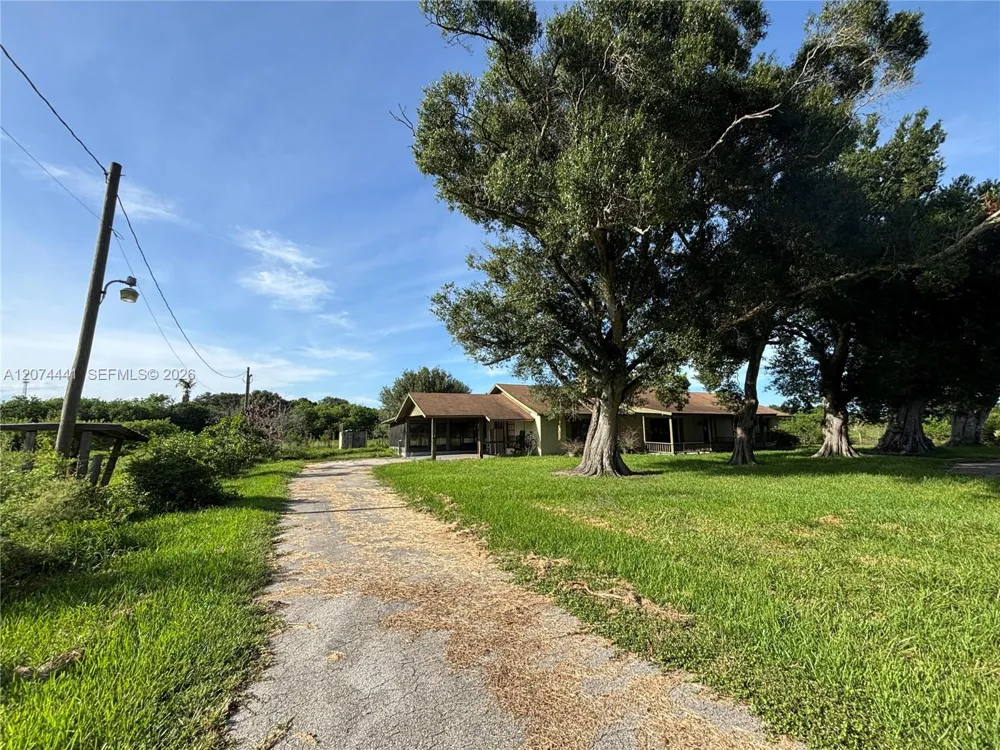 375 County Road 720 Clewiston, FL 33440