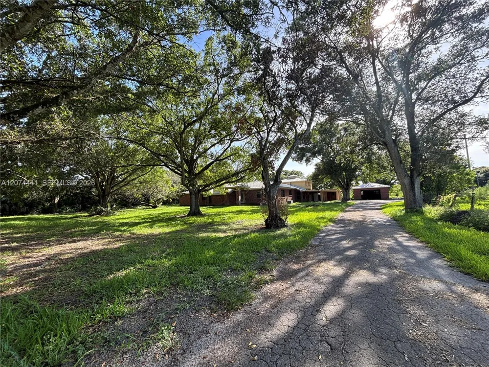 375 County Road 720 Clewiston, FL 33440