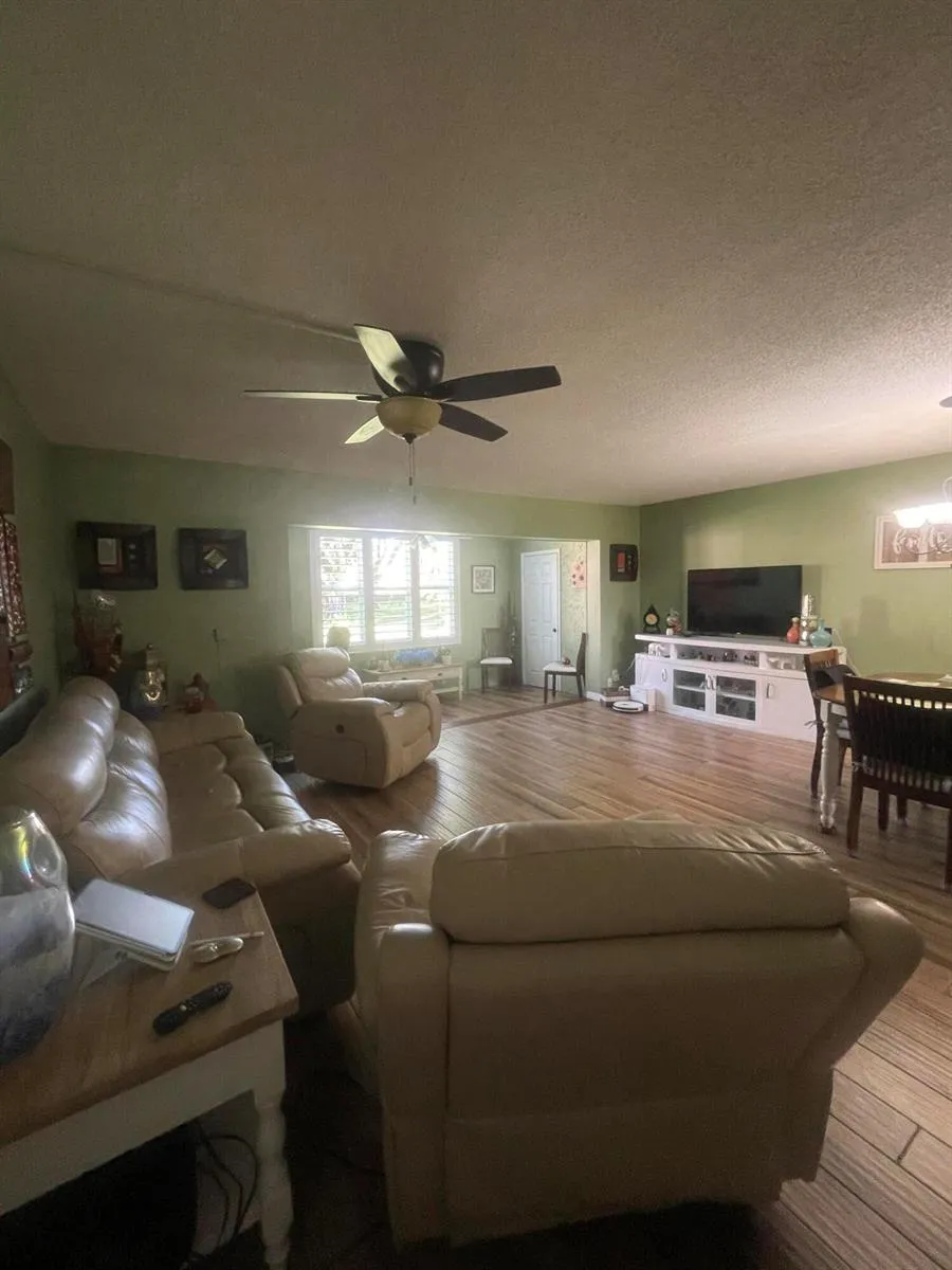702 Lori Drive #195 Palm Springs, FL 33461