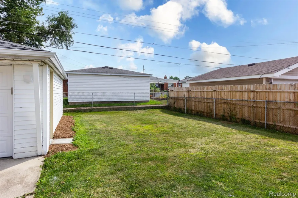 17970 S Wind Drive Fraser City, MI 48026