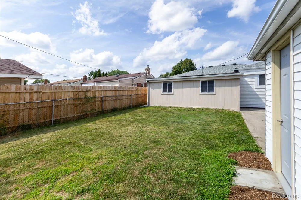 17970 S Wind Drive Fraser City, MI 48026