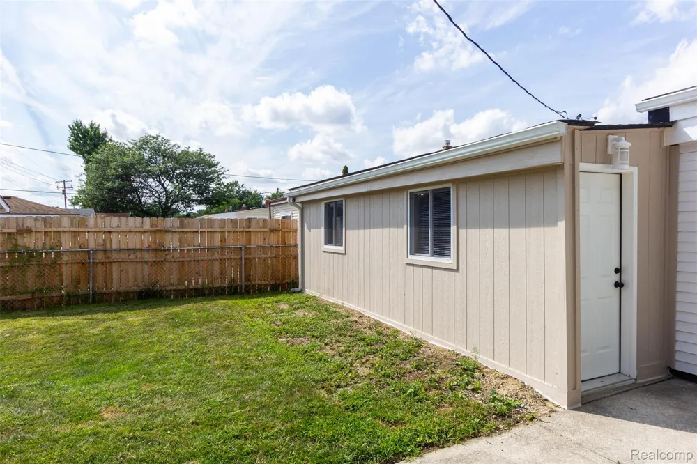 17970 S Wind Drive Fraser City, MI 48026
