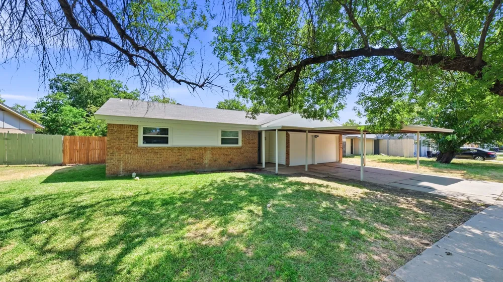 744 Windsor Drive Everman, TX 76140