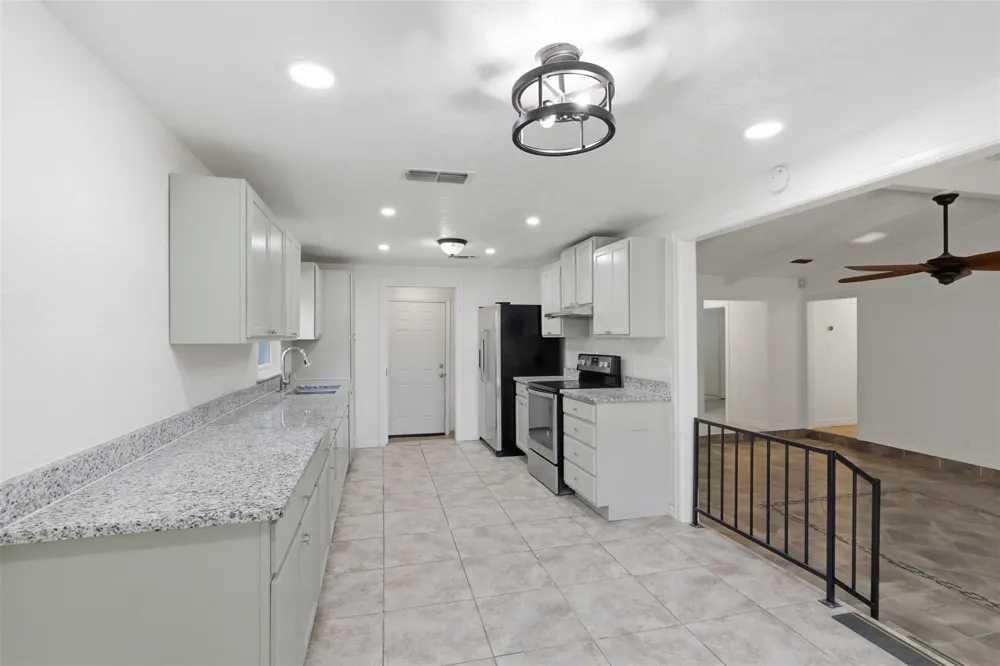 2400 York Minster Court Arlington, TX 76006