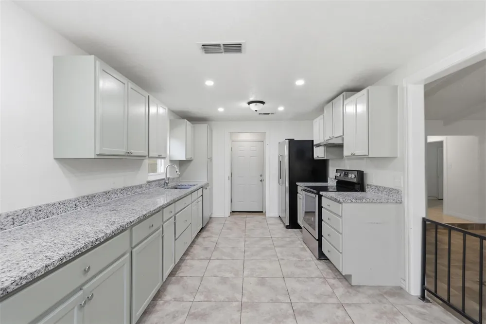 2400 York Minster Court Arlington, TX 76006