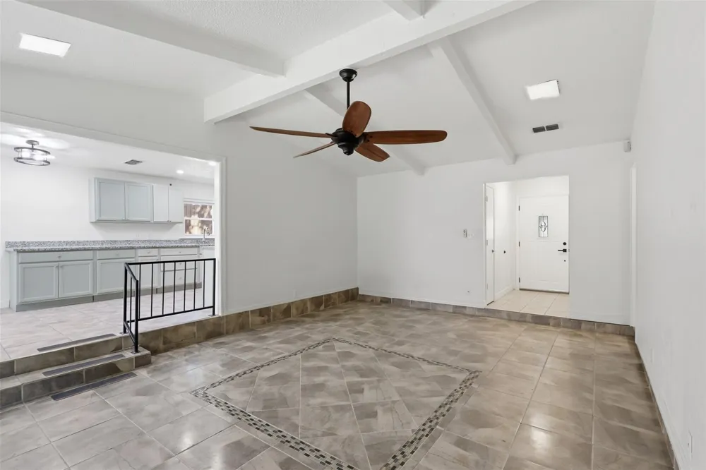 2400 York Minster Court Arlington, TX 76006