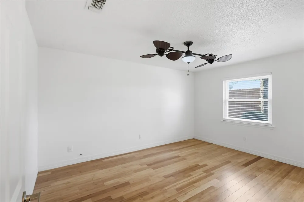 2400 York Minster Court Arlington, TX 76006