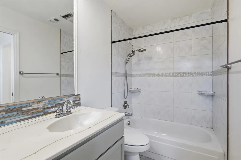 2400 York Minster Court Arlington, TX 76006