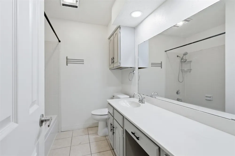 2400 York Minster Court Arlington, TX 76006