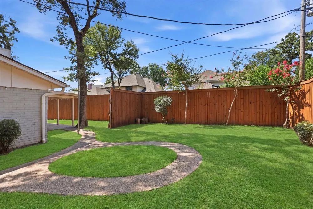 2400 York Minster Court Arlington, TX 76006