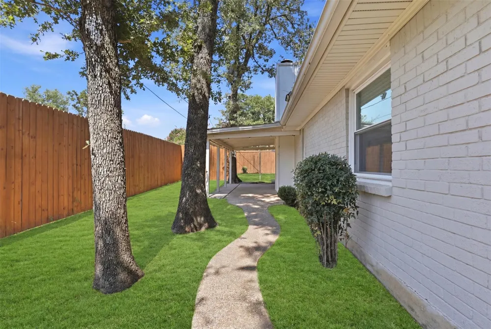 2400 York Minster Court Arlington, TX 76006