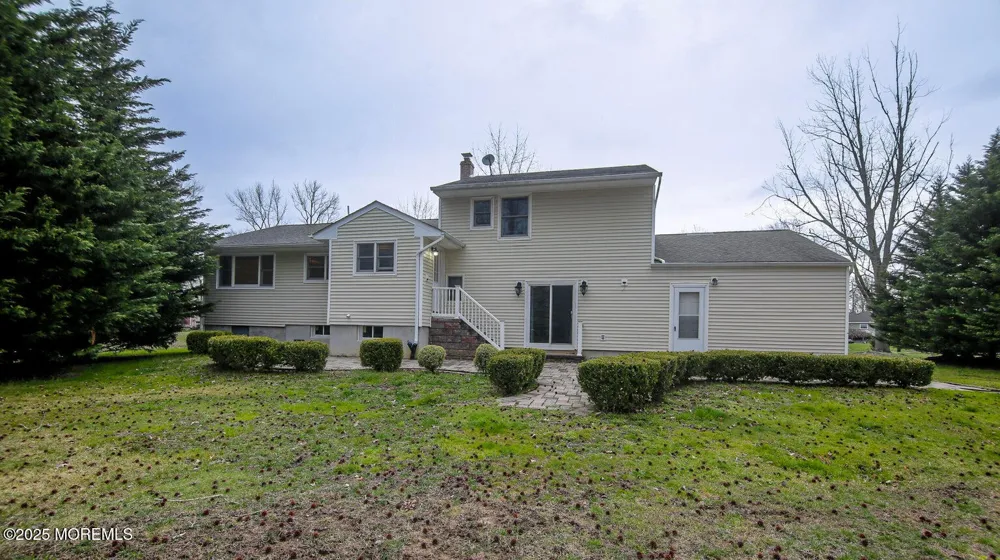 35 Birmingham Drive Manalapan, NJ 07726