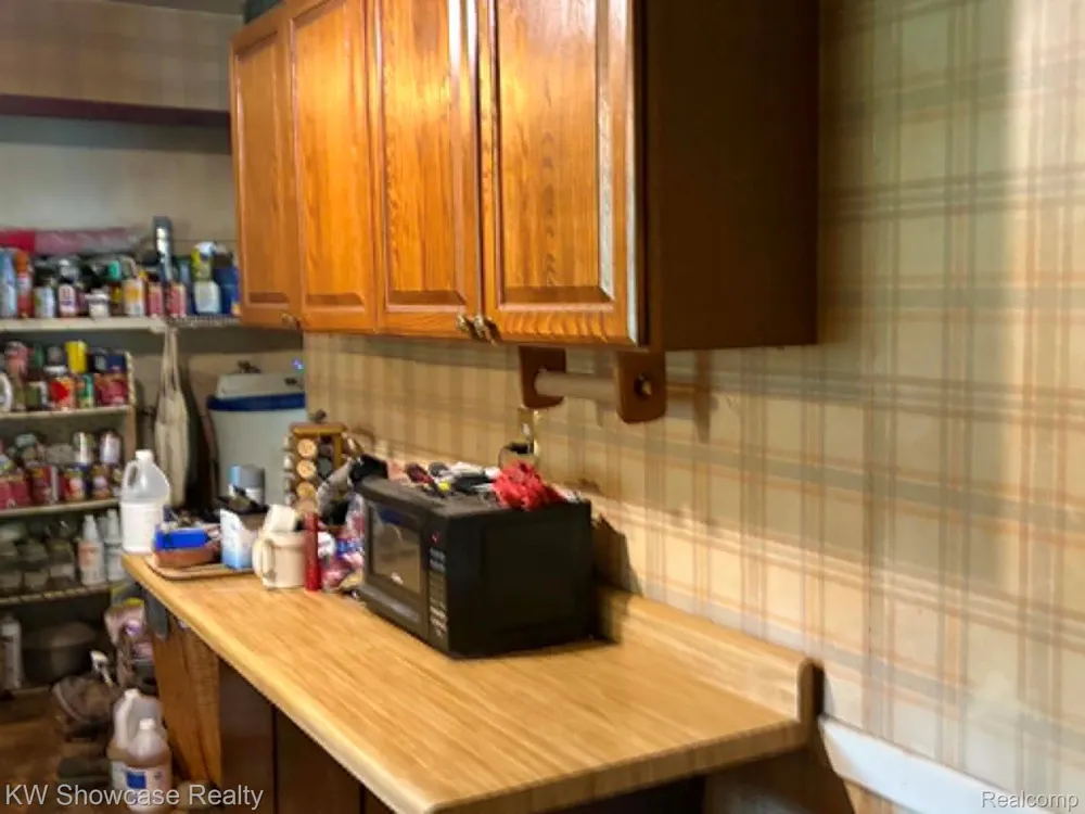 4949 Clarkston Rd Road Independence Charter Township, MI 48348