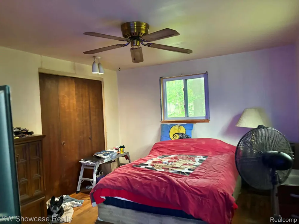 4949 Clarkston Rd Road Independence Charter Township, MI 48348