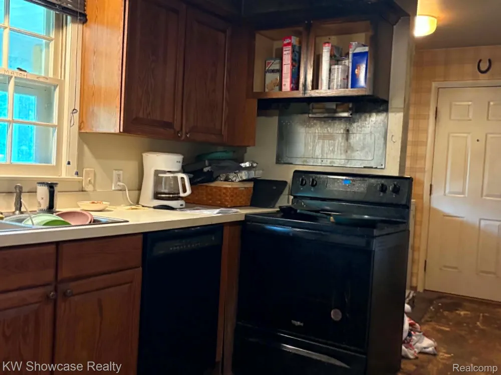 4949 Clarkston Rd Road Independence Charter Township, MI 48348