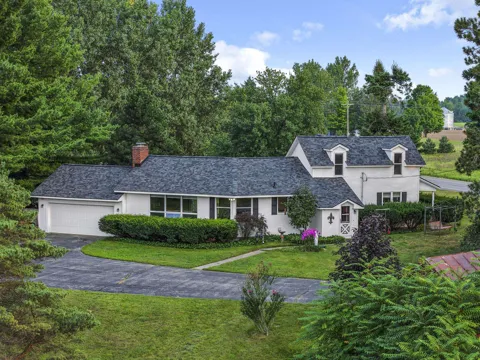 425 Garfield Road, S