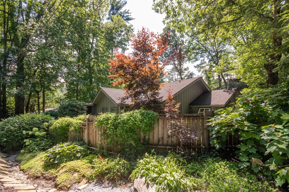 286 Mirror Lake Road Highlands, NC 28741